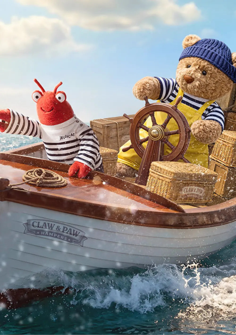 Der Jellycat Kuschelbär Bartholomew Bear im Seefahrer-Outfit steuert ein Holzboot auf dem Meer, begleitet von einer roten Jellycat Hummer-Plüschfigur im Ringelshirt.