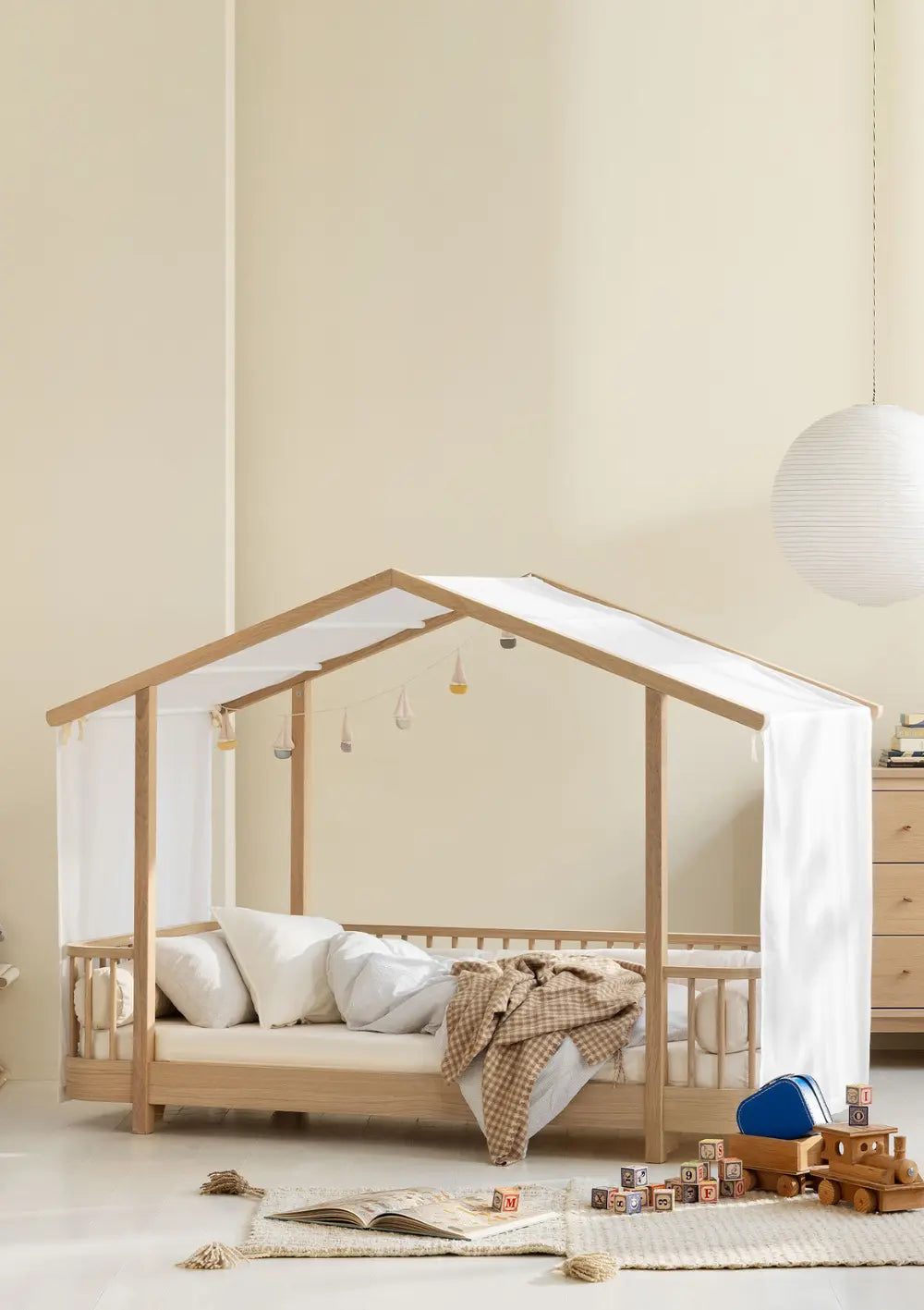 Oliver Furniture Hausbett 'Wood Original' Eiche 200 x 90 cm mit Matratze und Betthimmel