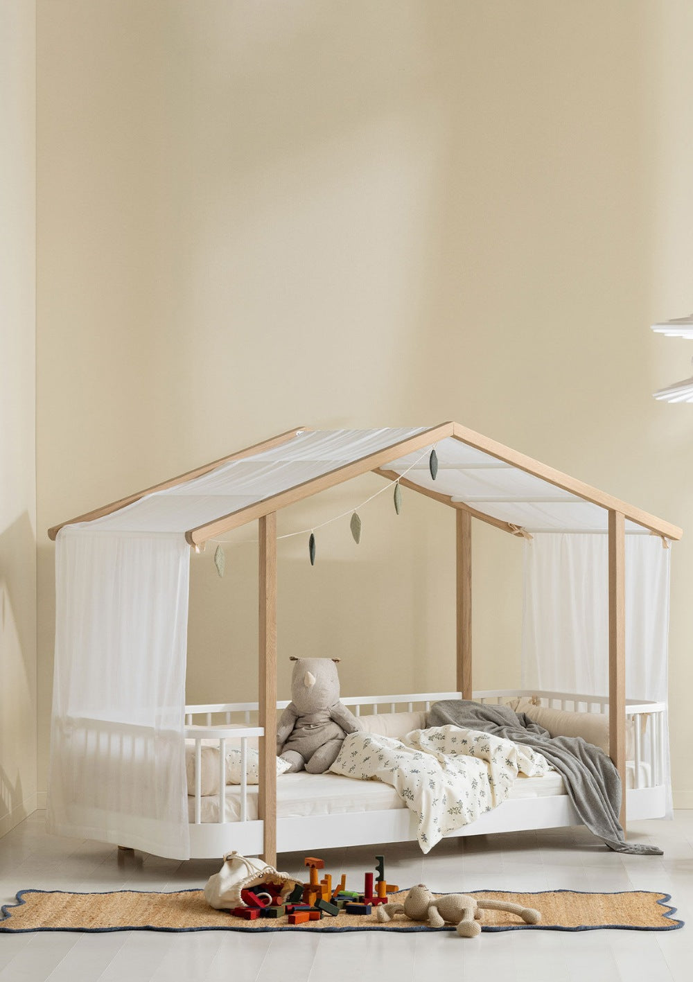 Oliver Furniture Hausbett 'Wood Original' Weiß / Eiche 200 x 90 cm mit Betthimmel
