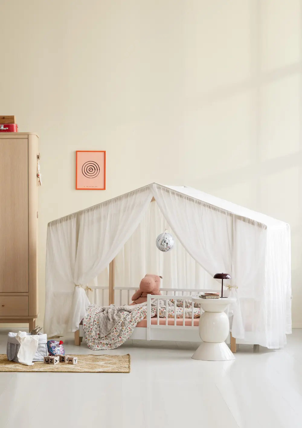 Oliver Furniture Hausbett 'Wood Original' Weiß / Eiche 200 x 90 cm mit transparentem Zelt