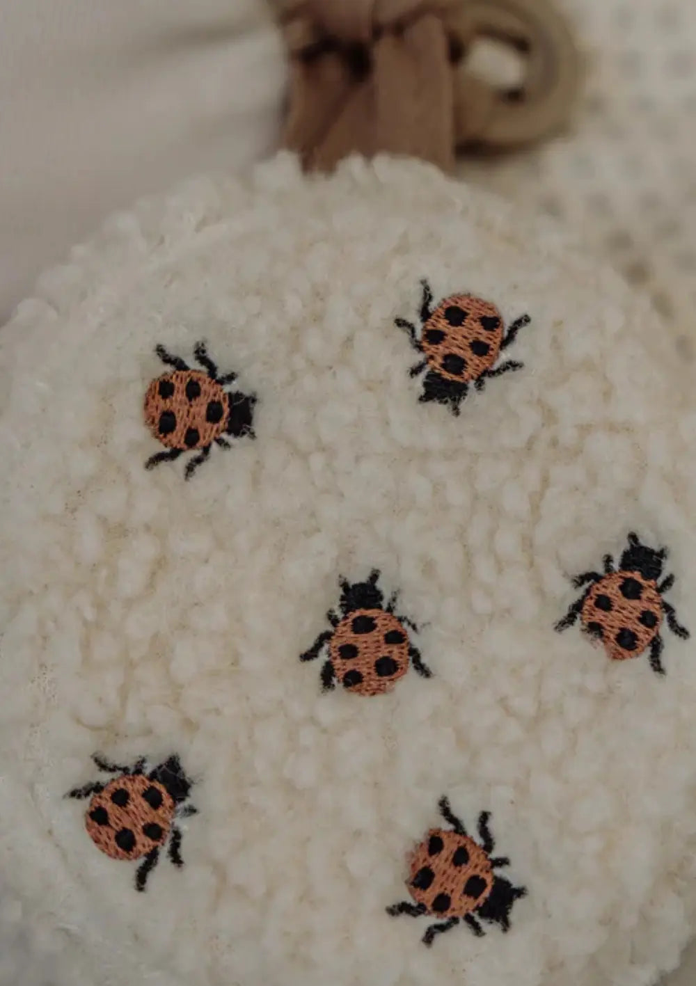 Einschlafhilfe für unterwegs 'Ted – Comforter On The Go' ladybug